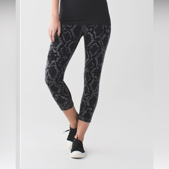 Lululemon Wunder Under Cropped Capri Leggings High Rise Simply Ziggy Snake Slate - Picture 1 of 8
